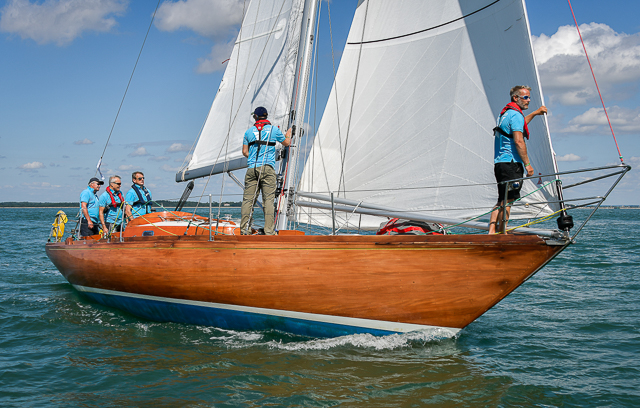 Sunmaid V waiting for the start