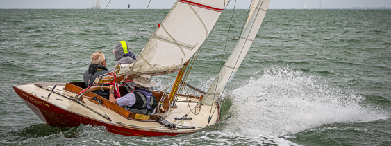 Classic Dayboat 'Cynthia' racing at Cowes Classics Week